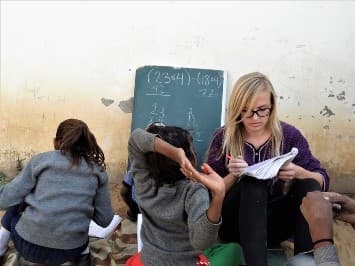 Volunteer with children in India